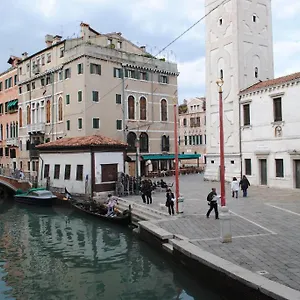 Alojamento de Acomodação e Pequeno-almoço San Firmino Canal View, Veneza